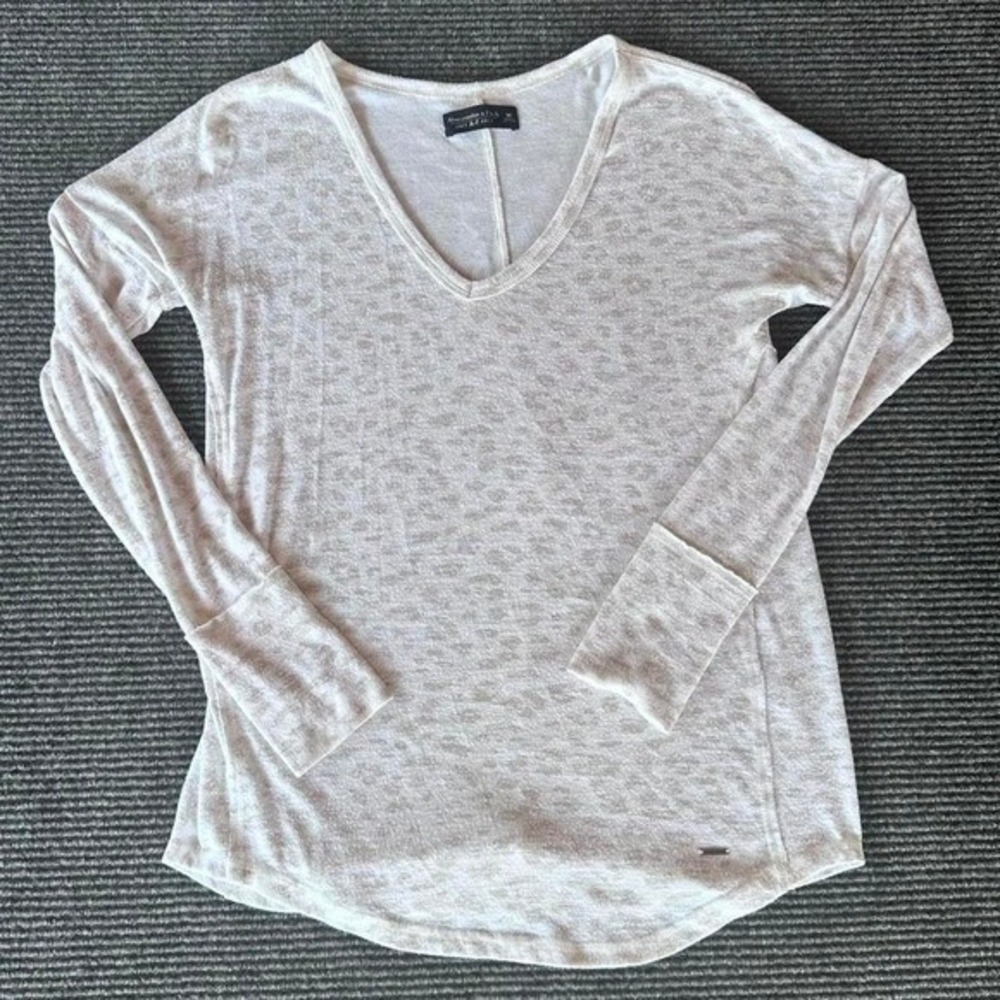 Abercrombie & Fitch Soft Cozy Leopard Print V-Neck Long Sleeve Top Cream Medium